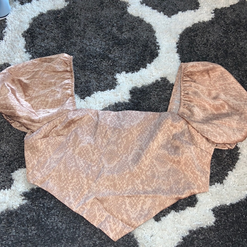forever 21 size medium tan flair sleeve crop top